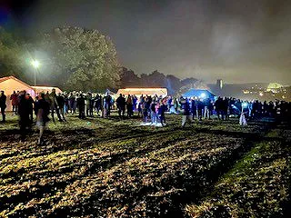 cleverley bonfire crowds