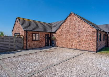 1 Lea Manor Gardens, Albrighton, Wolverhampton, WV7 3DD