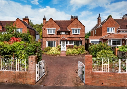 31 Wood Road, Codsall, Wolverhampton, WV8 1DN